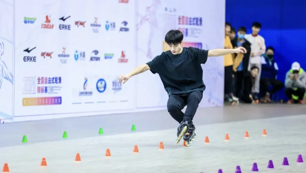 包揽成年男, 赛中成绩优, 壁球运动集