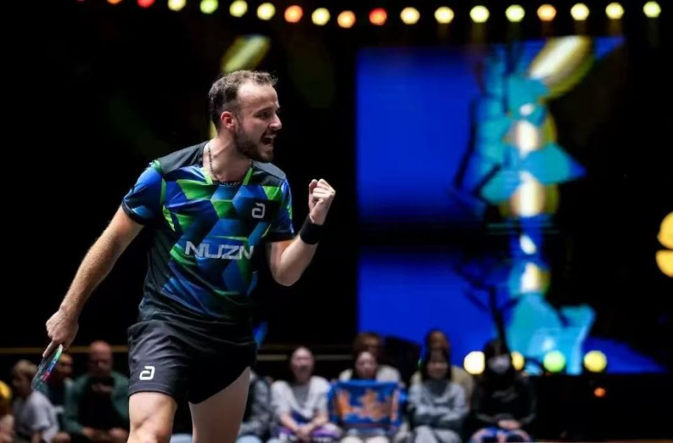 qYdoQ, 身份留在队 qYdoQ, 身份留在队