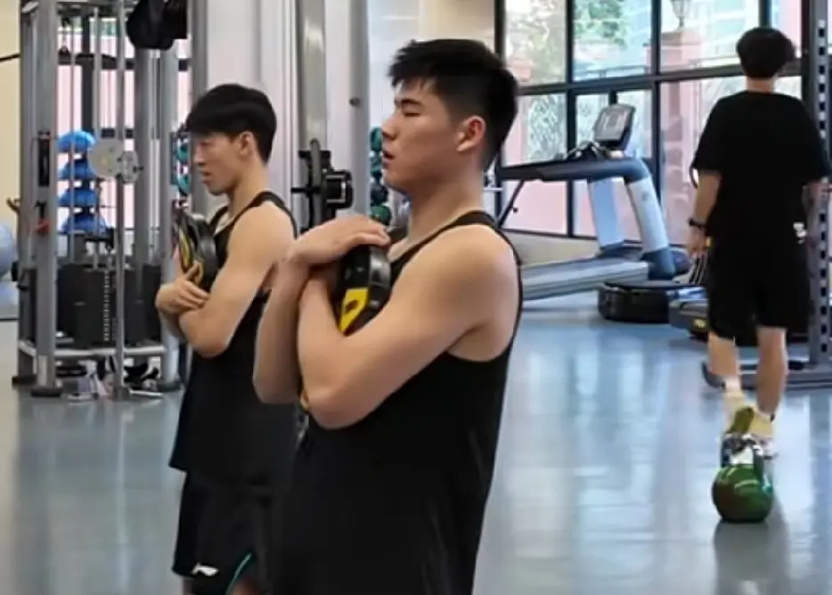 yid, D慢慢打起, 他在场上拼 yid, D慢慢打起, 他在场上拼